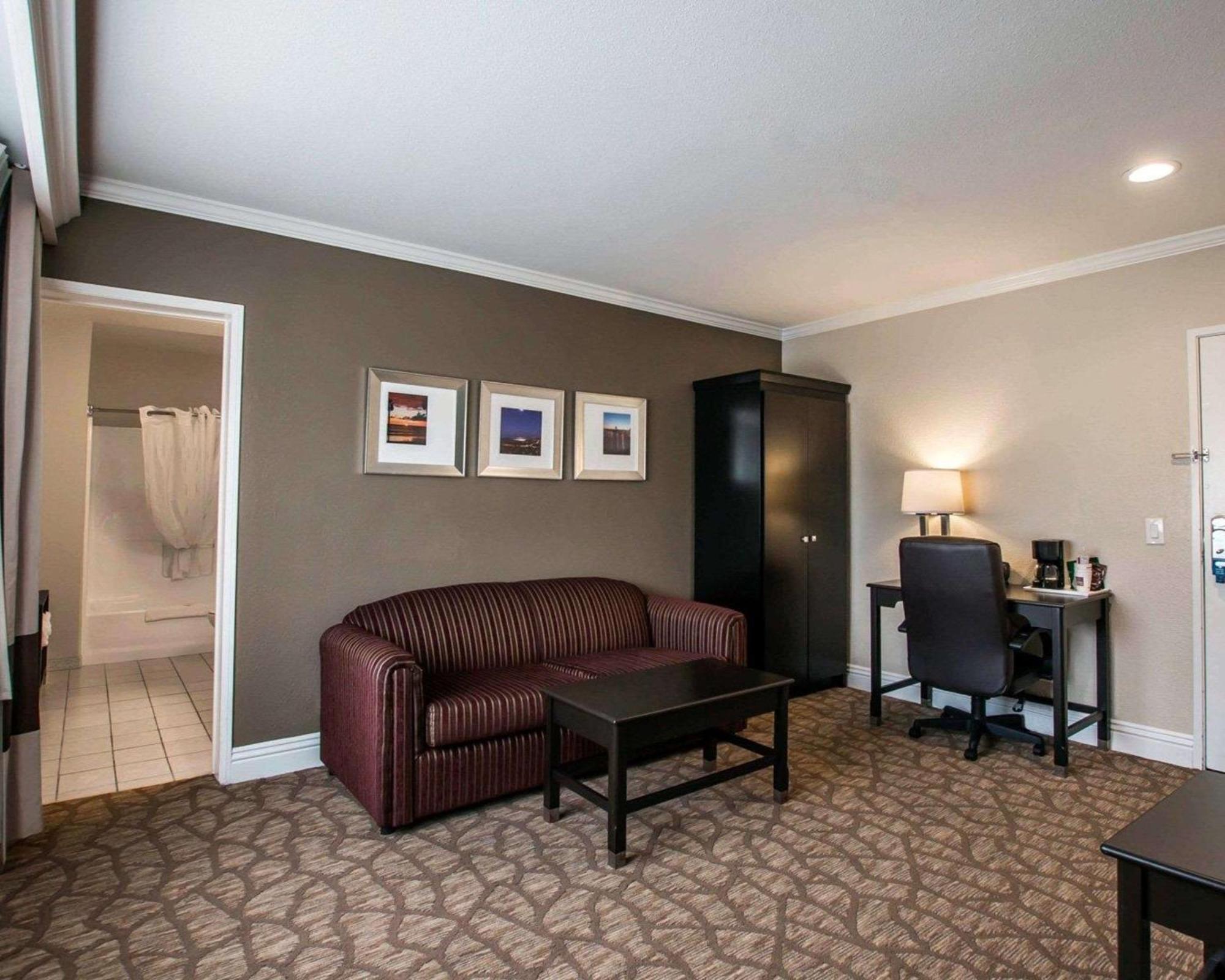 Family Suite 2 Queen Beds Sofa Bed Non Smoking,1279124302:JPEG